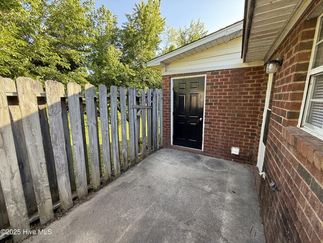 Building Photo - 1200 Peyton Cir