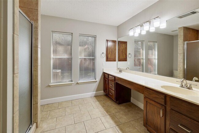 Building Photo - 10905 Claywood Dr