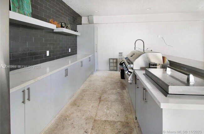 Building Photo - 12802 Grand Oaks Dr