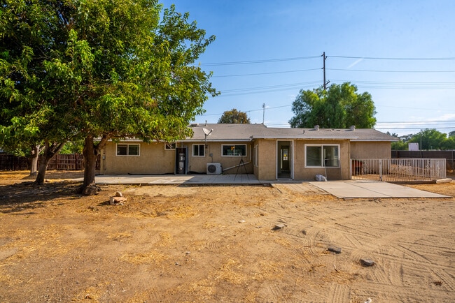 Building Photo - 20724 Palomar St