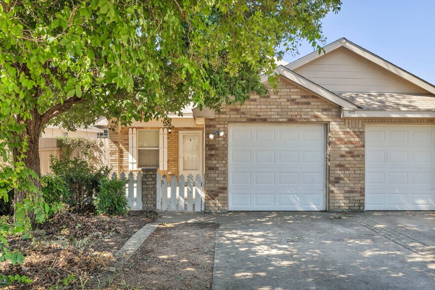 Building Photo - 710 Claremont Pky