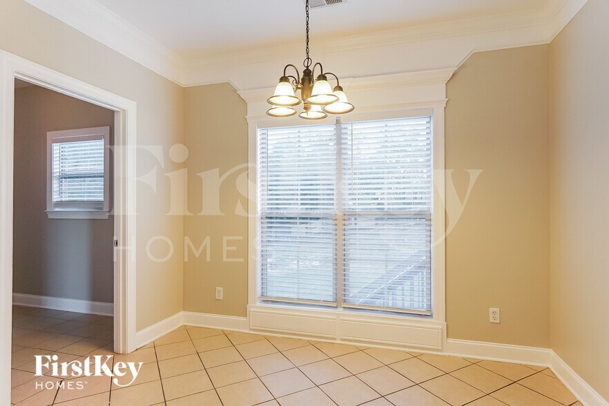 Building Photo - 245 Madison Ln