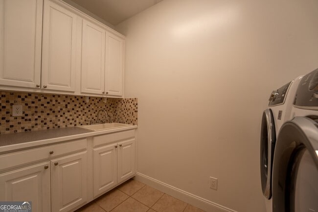 Building Photo - 2925 Orchard Dr