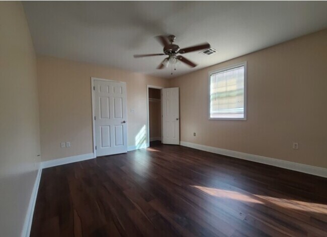 Building Photo - 2616 N Galvez St