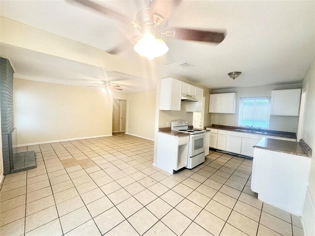 Building Photo - 5101 Purple Sage Dr