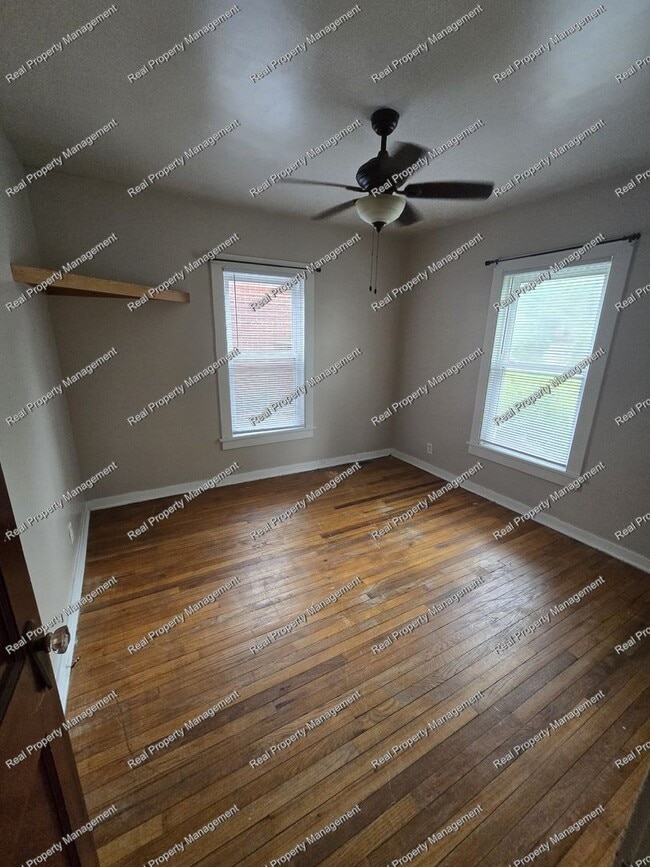 Building Photo - 2 Bedroom Duplex W/ Basement & Garage