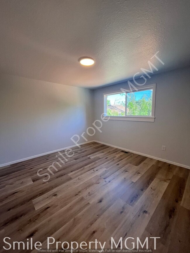 Building Photo - single house