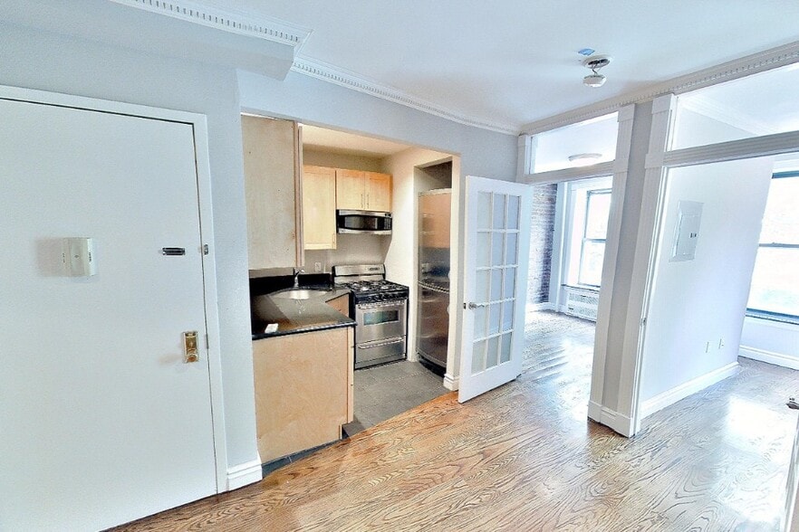 Primary Photo - 420 E 9th St