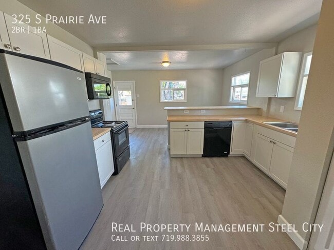Building Photo - 325 S Prairie Ave