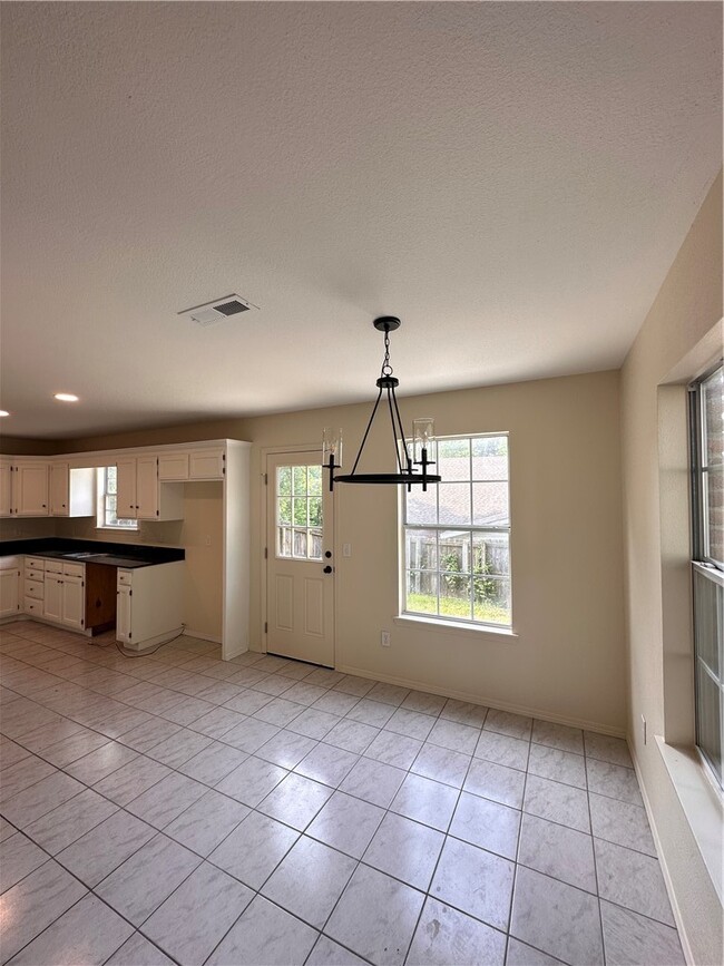 Building Photo - 2226 E Cinnamon Way