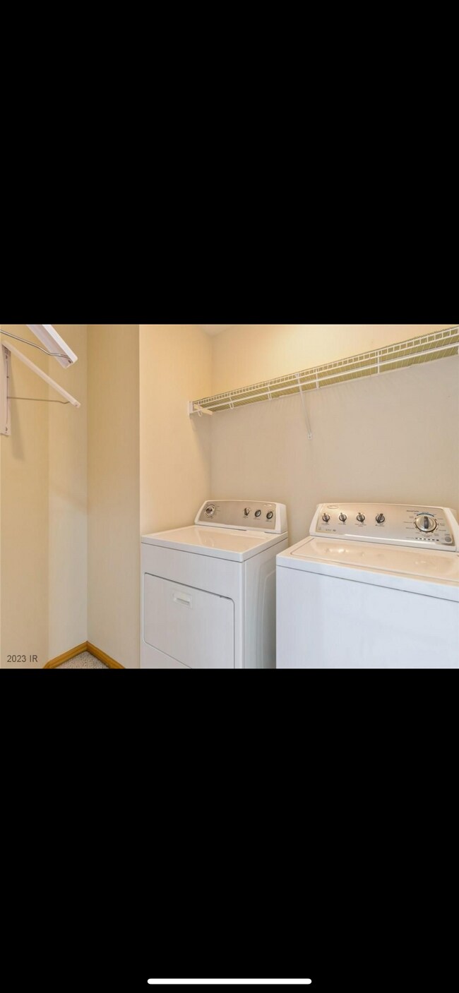 Primary Photo - 15220 Greenbelt Dr