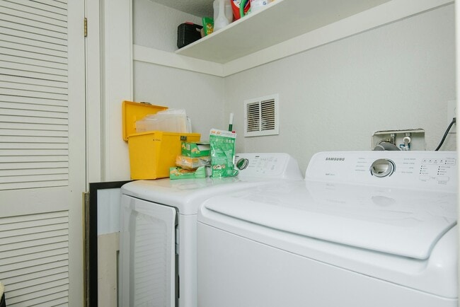 Building Photo - 613 N 1100 West St