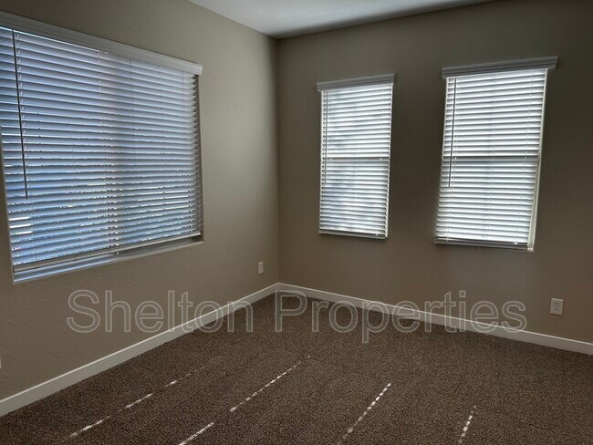 Building Photo - 16562 W Charlotte Dr