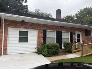 Building Photo - 825 Olive Dr