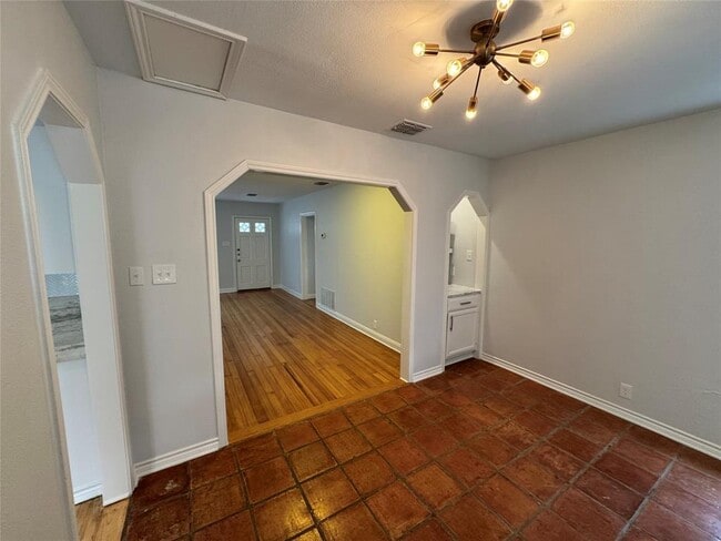 Building Photo - 4000 Ramsey Ave