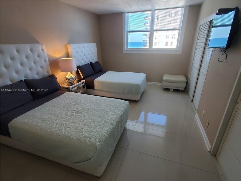 Building Photo - 3001 S Ocean Dr