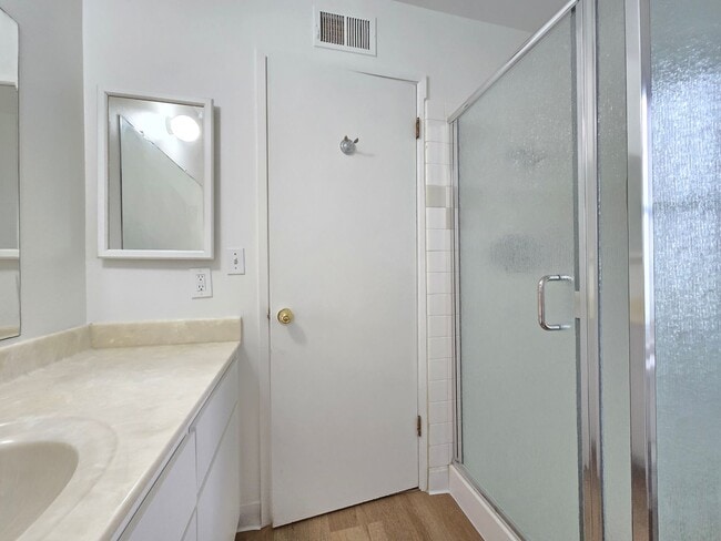 Building Photo - Henderson