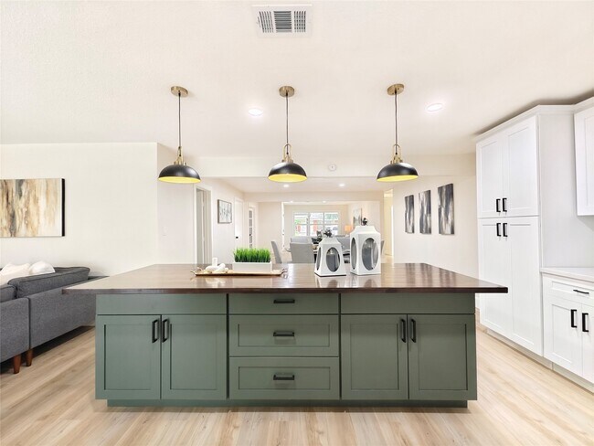Building Photo - 9906 Bassoon Dr