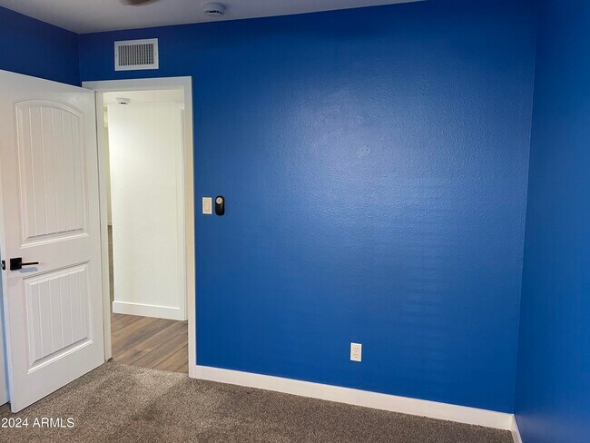 Building Photo - 4322 W Sandra Cir