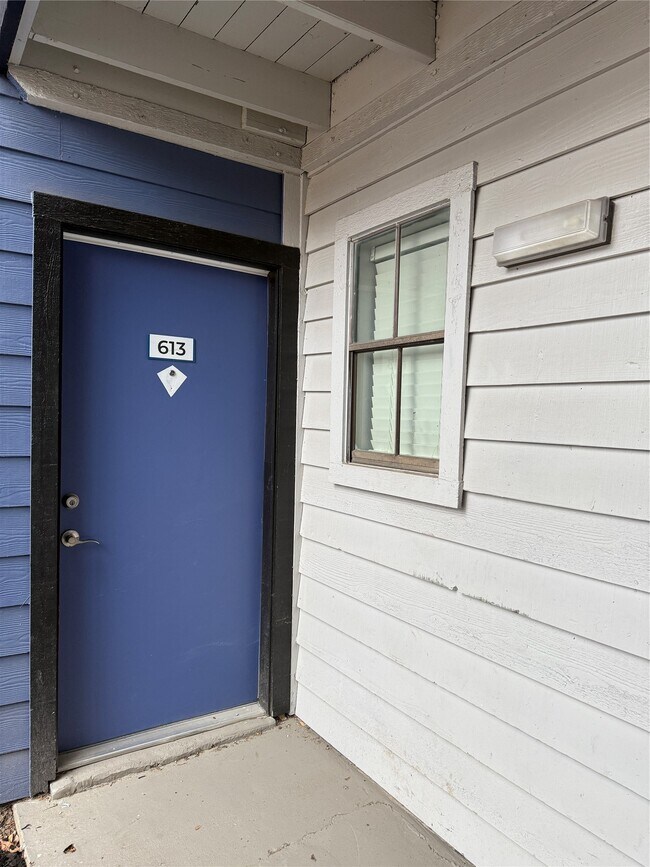 Building Photo - 2701 W Bellfort Ave