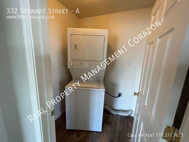 Building Photo - Upstairs 2 Bed, 2 Bath apt w/ in unit wash...