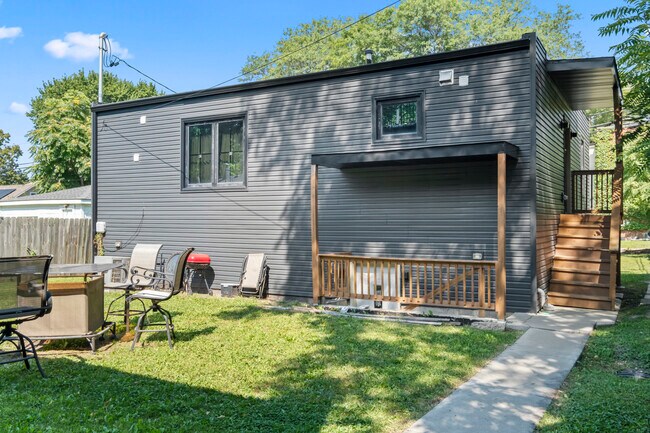 Primary Photo - 2307 Lake St