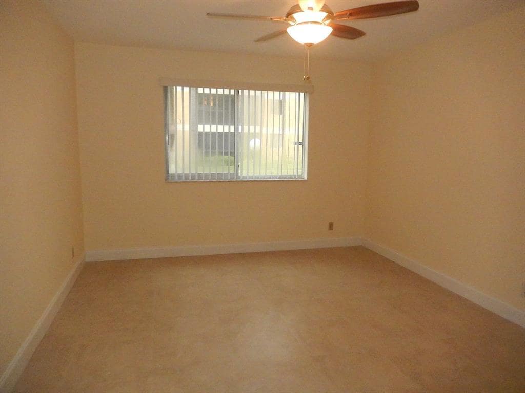 Building Photo - 3017 N Oakland Forest Dr