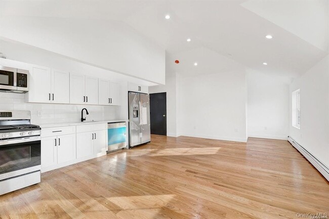 Building Photo - 161 Beach 25th St