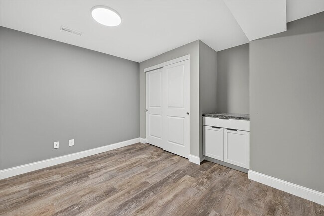 Building Photo - 15 Country Trail Ct