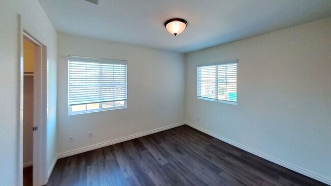 Building Photo - Spacious 4 Bedroom 3 Full Bathroom Home in...