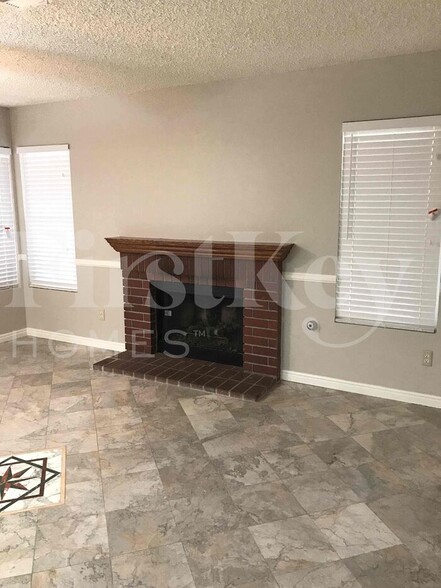 Building Photo - 344 Templeton Dr