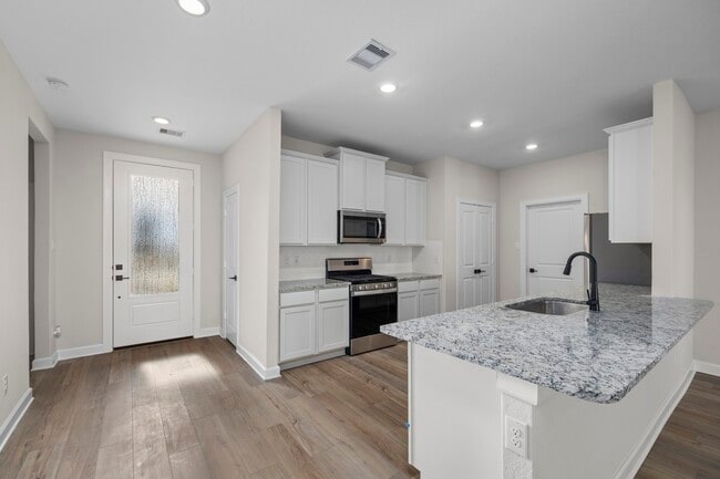Building Photo - 3210 Banyan Dr