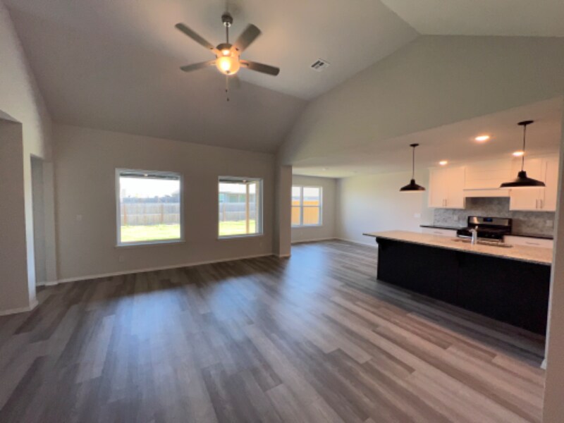 Building Photo - 13923 S Quincy St