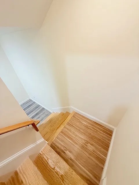 Building Photo - Room in Duplex on North St