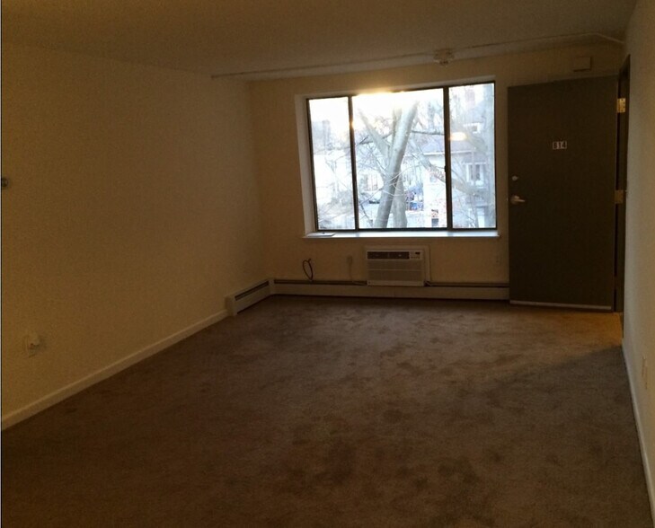 Building Photo - 755 Wethersfield Ave