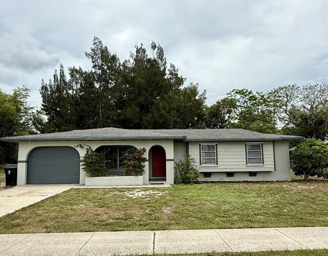 Primary Photo - 333 NE Floresta Dr