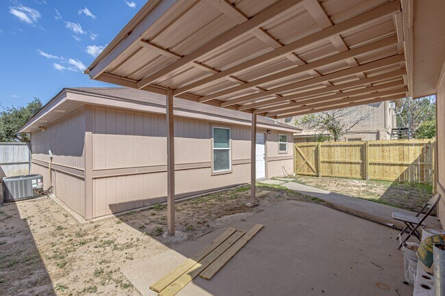 Building Photo - 227 Malaga Dr