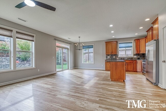Building Photo - Spacious 4  BD Home with Modern Upgrades in Vancouver