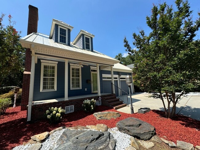 Building Photo - Charming 4 Bed 3.5 Home in Haymount