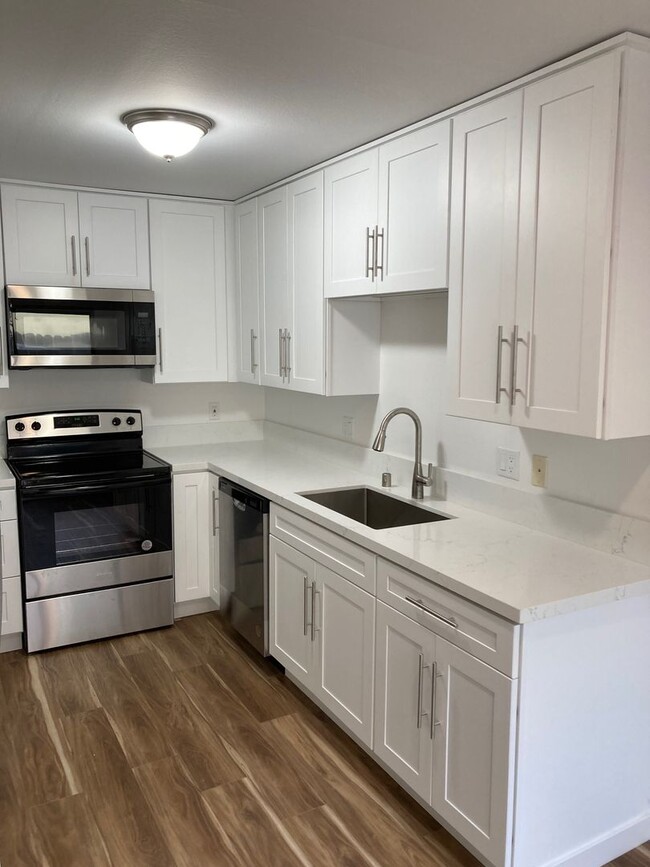 Building Photo - 3811 Green Ave