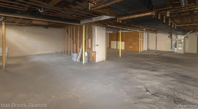 Building Photo - 6207 Nicholas Dr