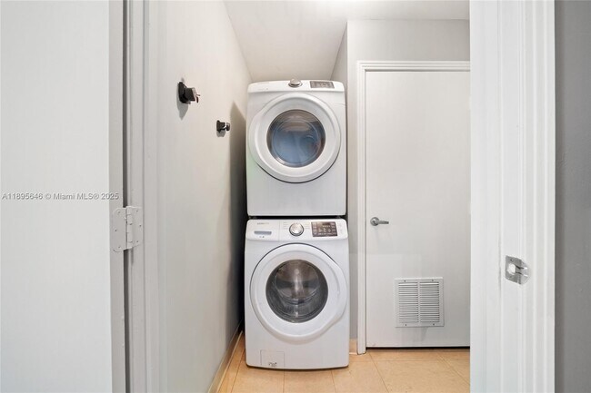 Building Photo - 9055 SW 73rd Ct