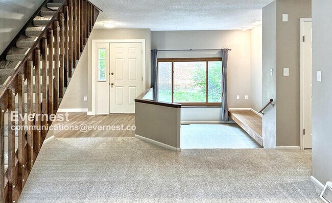 Building Photo - 913 Canosa Ct