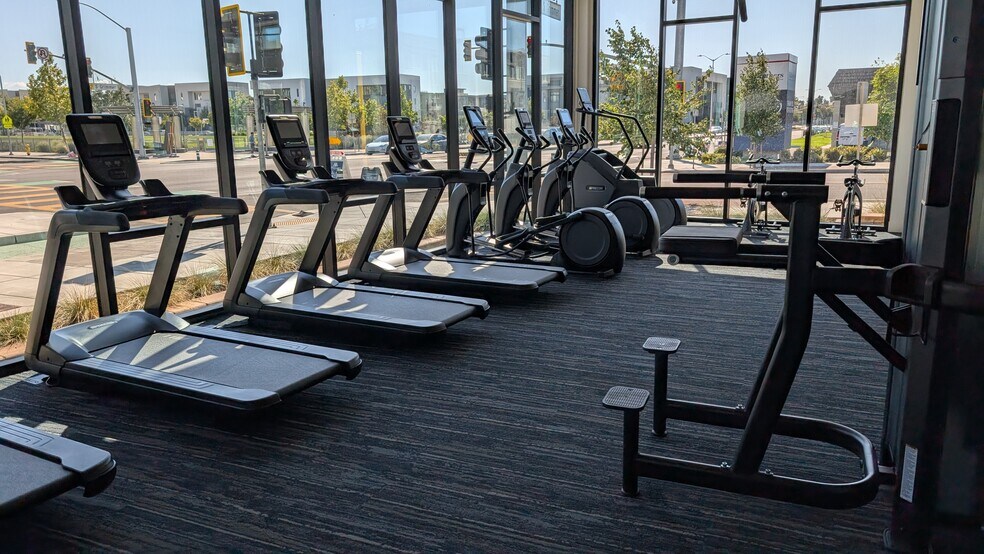 Building Photo - 3328 Flash Cmn