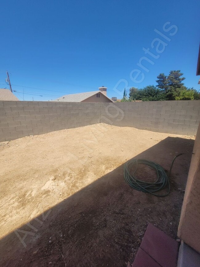 Building Photo - HUALAPAI MOUNTAIN FOOTHILLS HOME