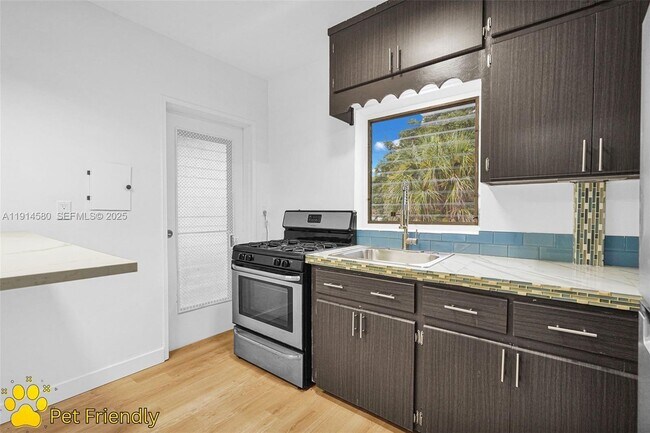 Building Photo - 12287 NE 7th Ave