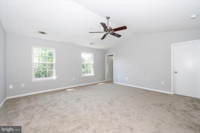 Building Photo - 161 Heathfield Dr