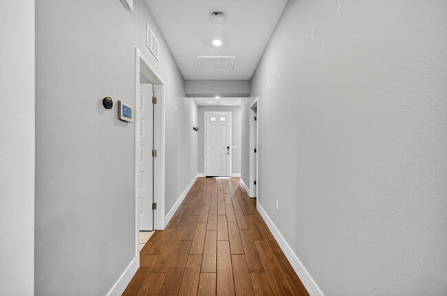 Building Photo - Charming 3-Bedroom Haven in Elk Grove with 2 Full Baths and 1603 Sq Ft of Comfort!