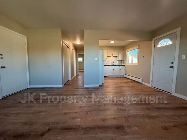 Building Photo - 2100 4th St NE