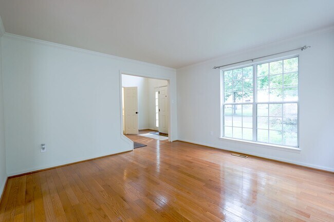 Building Photo - Beautiful 4 BR/3.5 BA Single-Family Home i...